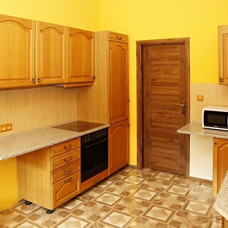 Apartments Stred ヤーヒモフ エクステリア 写真